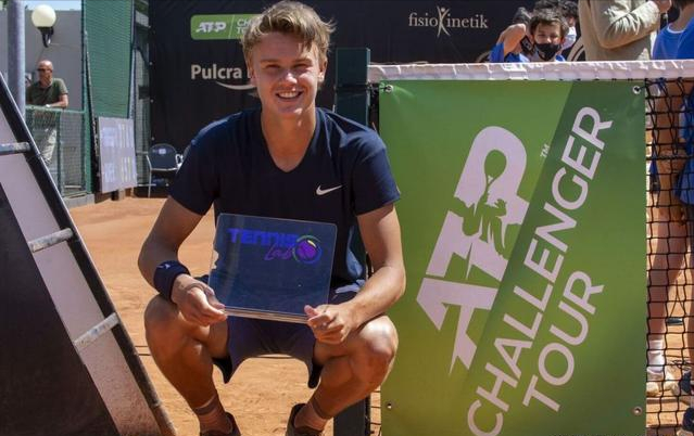 球员在低位 球员在低位